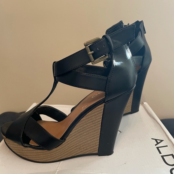 High wedge heels - Picture 2 of 4